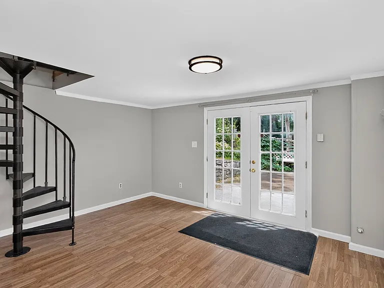 261 Eisenhower Dr — Photo 26