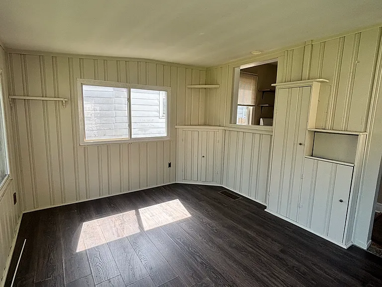 1031 W Whitney Ave — Photo 11