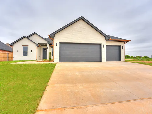 14301 Village Trl Photo 1