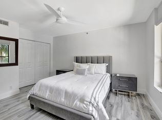 7580 Regency Lake Dr APT 302, Boca Raton, FL 33433