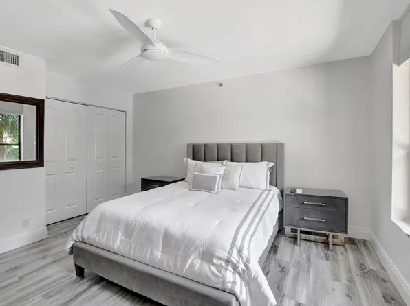 7580 Regency Lake Drive #302, Boca Raton, FL 33433
