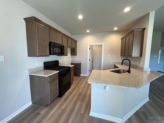 3rd image of 112 Villa Dr