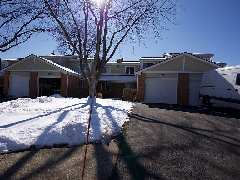 253 W Golfview Ter — Photo 1