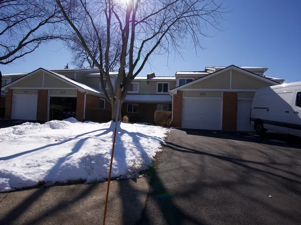 253 W Golfview Ter, Palatine, IL 60067