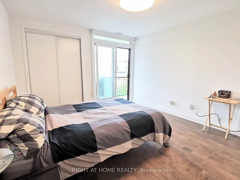 456 King Edward Ave #407 — Photo 14