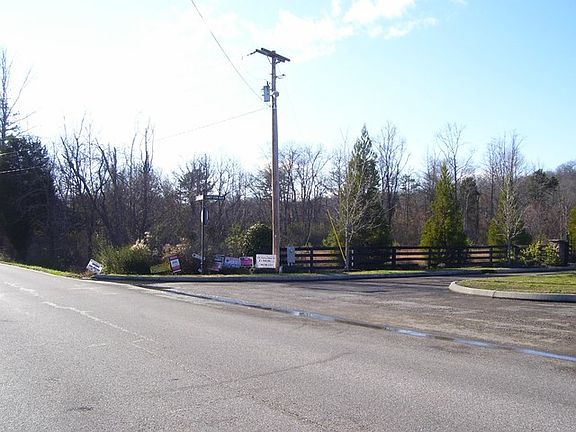 3rd image of 334 Caney View Dr