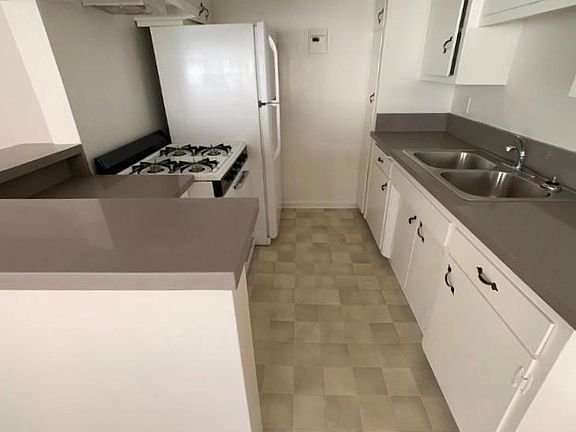 5th image of 1403 N Alta Vista Blvd #A-6