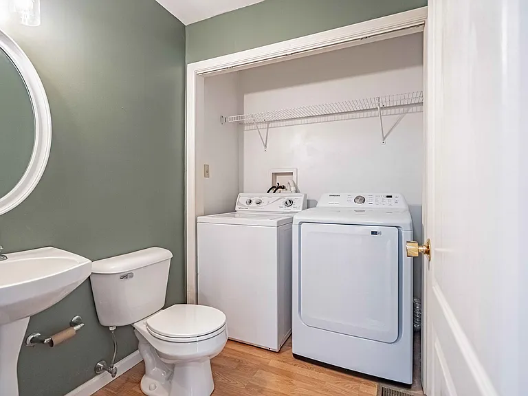323 Surrey Pl — Photo 19