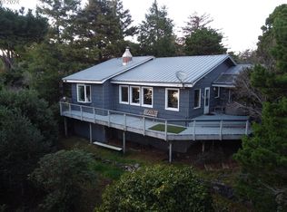 30 Geer Cir, Port Orford, OR 97465