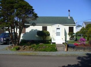 123 S Dolphin St, Rockaway Beach, OR 97136