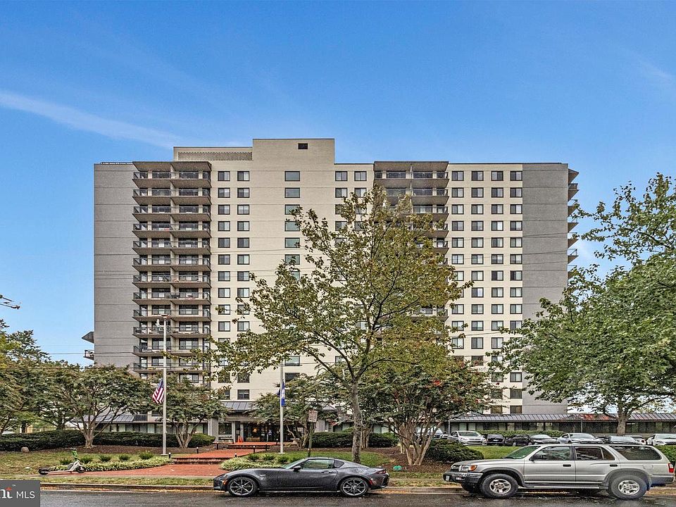 1st image of 801 N Pitt St APT 1006
