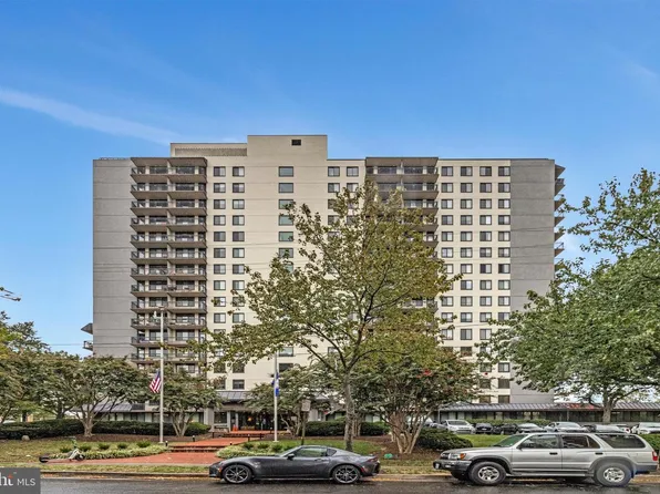 801 N Pitt St APT 1006, Alexandria, VA 22314