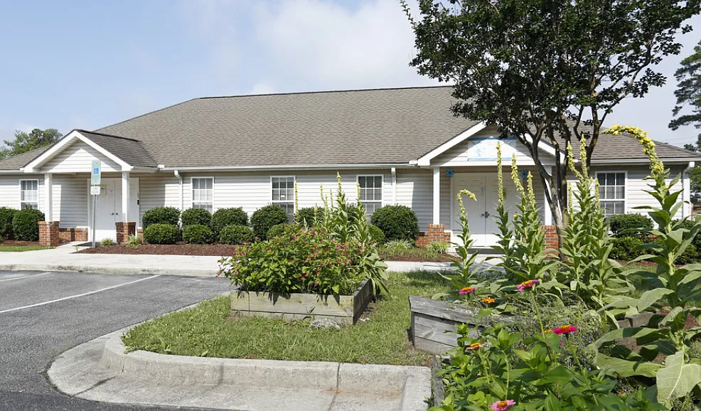 Lakeside Villas Apartments — Photo 1