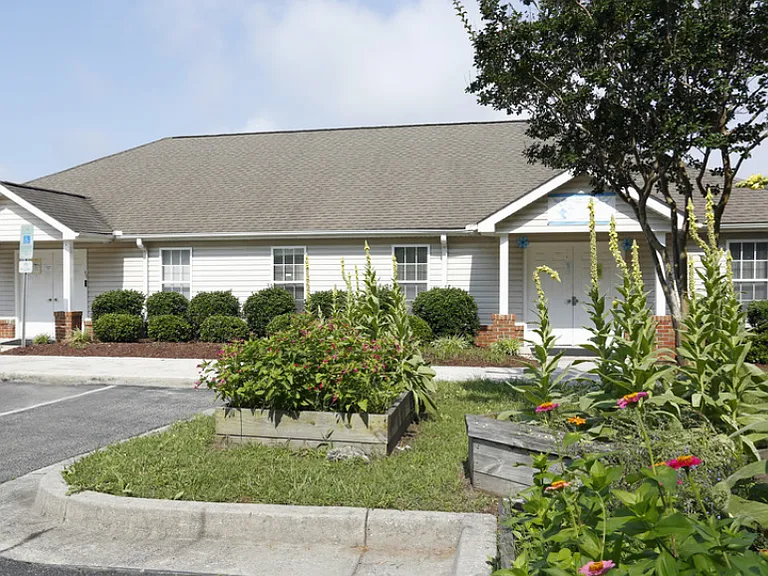 Lakeside Villas Apartments — Photo 1