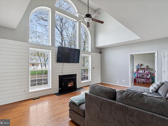 4th image of 10525 Tall Pine Dr