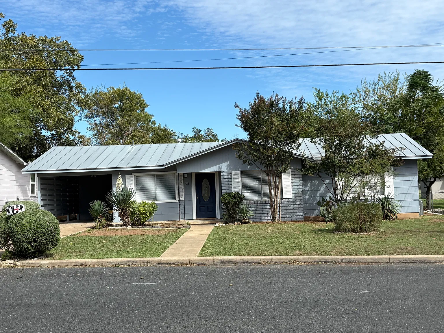3 bed, 1200 sqft, $1,600 — Photo 1