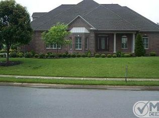 402 McAllister Cir, Hopkinsville, KY 42240