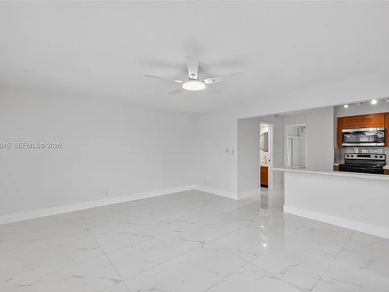 1520 NE 56th St #8 — Photo 4