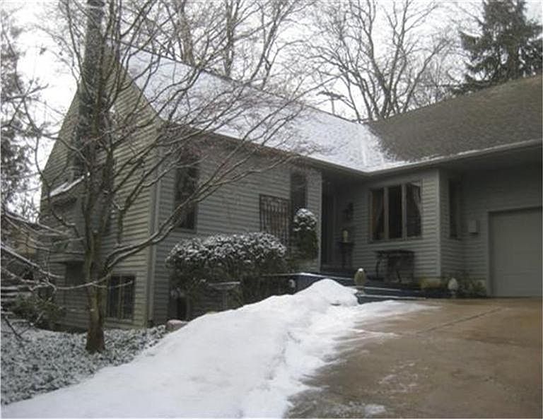 1st image of 1565 Woodcliff Dr E