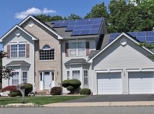 17 Rolling Meadows Ct, Old Bridge, NJ 08857