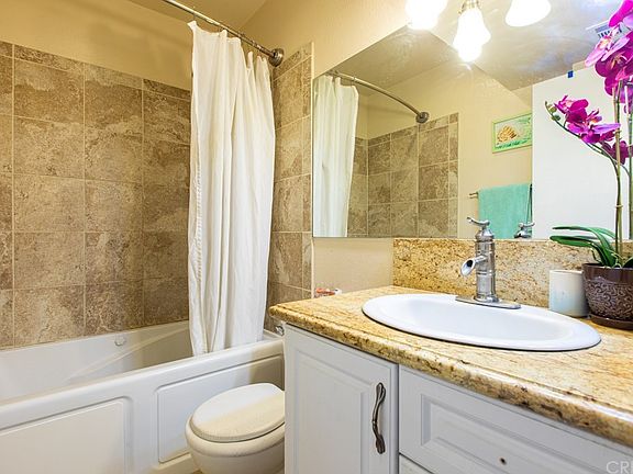 5th image of 15516 Nordhoff St Unit 216