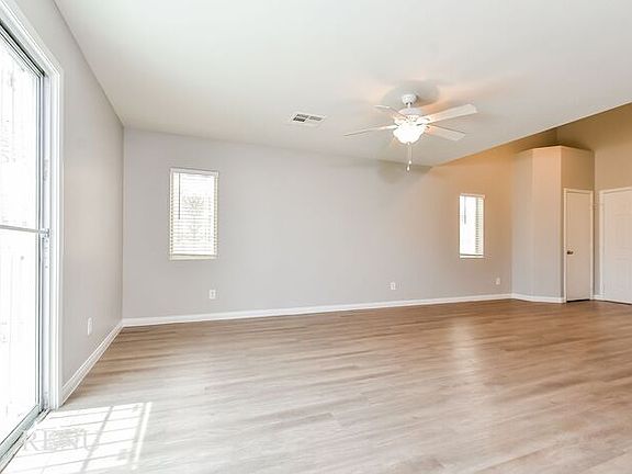 5th image of 925 Emerald Stone Ave