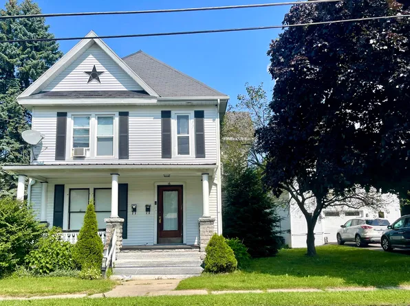 16 Willow St, Malone, NY 12953