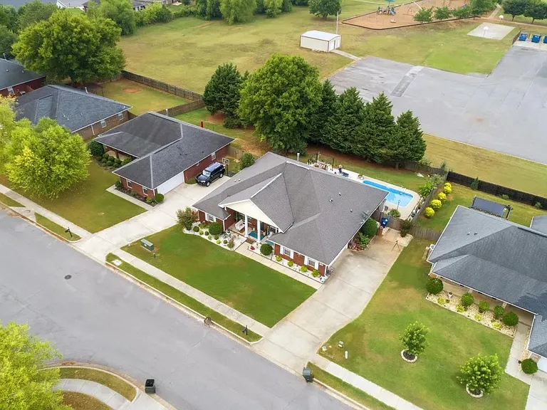 125 Coldsprings Dr — Photo 2
