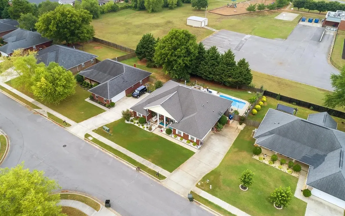 Building Photo - 125 Coldsprings Dr
