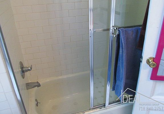 5th image of 20 Montgomery Pl APT 2