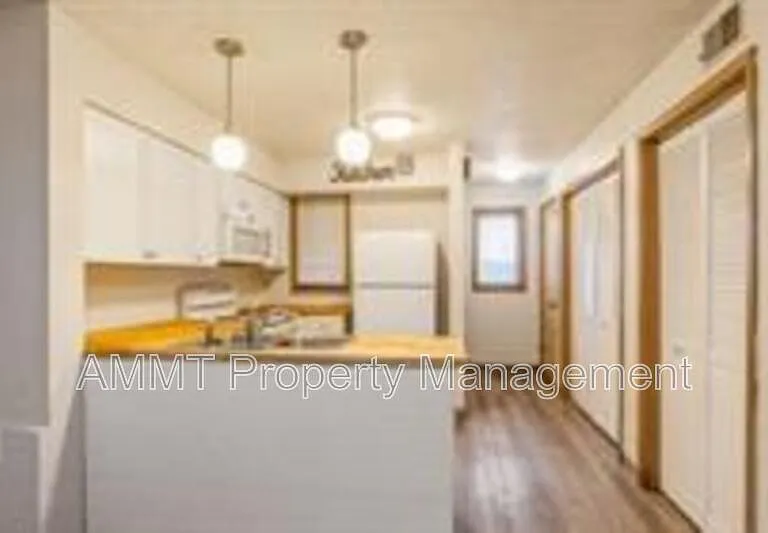 740 Westwinds Dr #2 — Photo 4