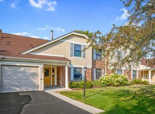 1022 Boxwood Ct APT B2, Wheeling, IL 60090