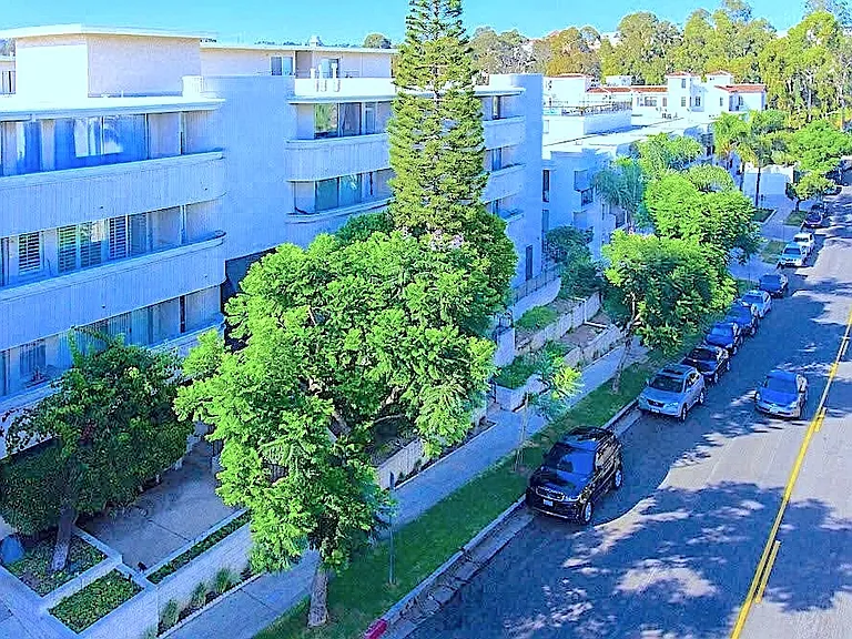 11645 Montana Ave — Photo 47