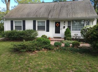 14 Hazelton Rd, Barrington, RI 02806