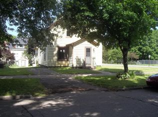 212 N 10th St, Marshalltown, IA 50158