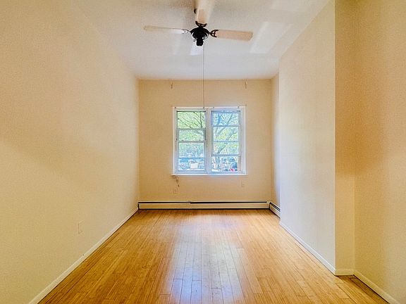 3rd image of 10-28 49th Ave #1