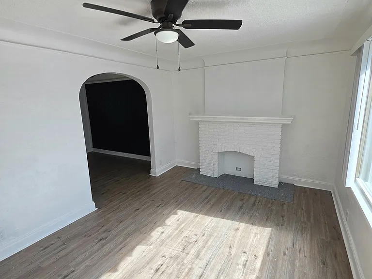 10006 Mark Twain St — Photo 28