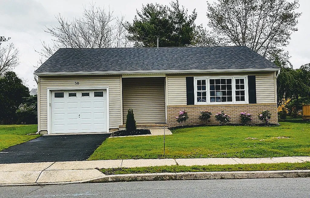 30 Westbrook Dr photo 1