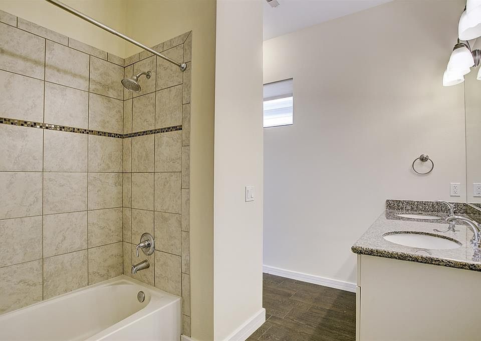 2nd image of 605 E 34th St