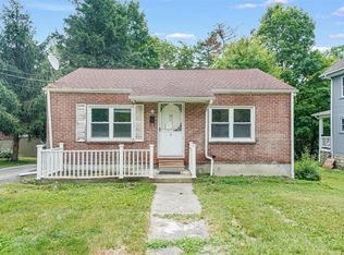 9 Lark St, Washingtonville, NY 10992