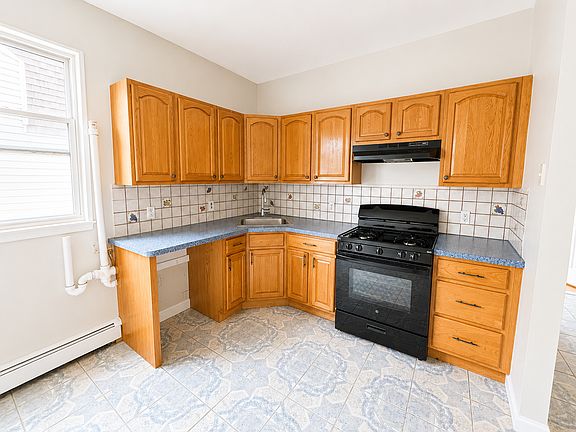 2nd image of 90-92 Willoughby St #2R
