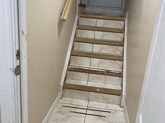 2nd image of 126 Valonia Dr #Basement