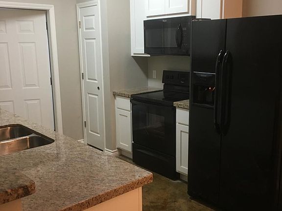 4th image of 208 Pine St