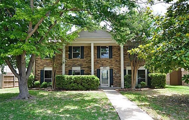 1st image of 2914 Naples Dr