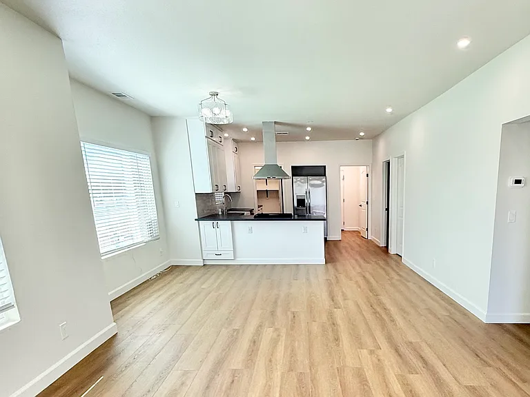 4701 Elm St — Photo 3