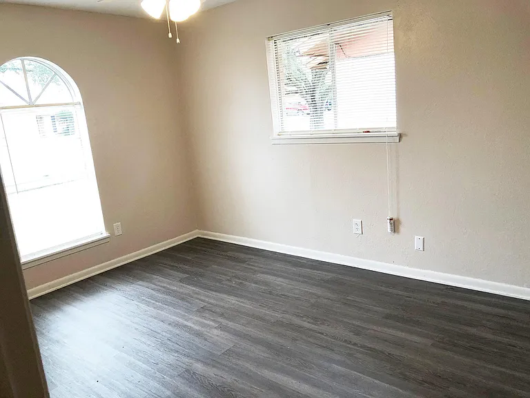 1714 Linda St — Photo 6