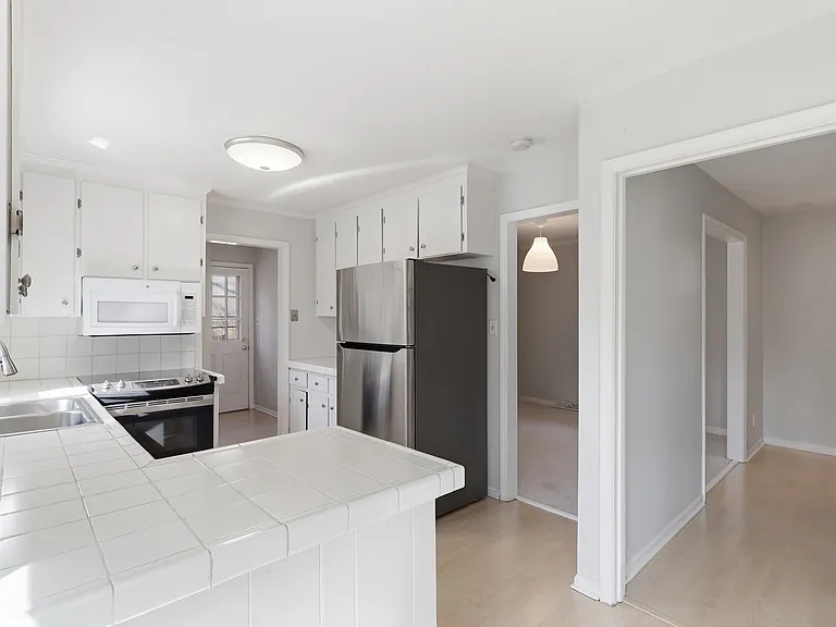 135 Sycamore St — Photo 5