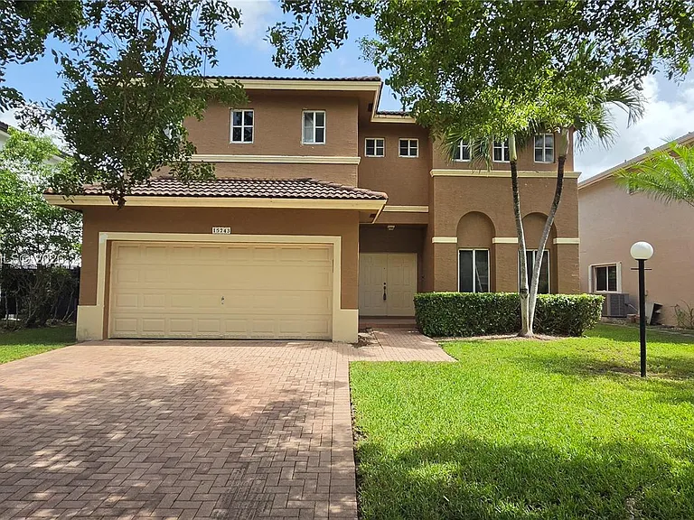 15743 SW 145th Ter — Photo 1