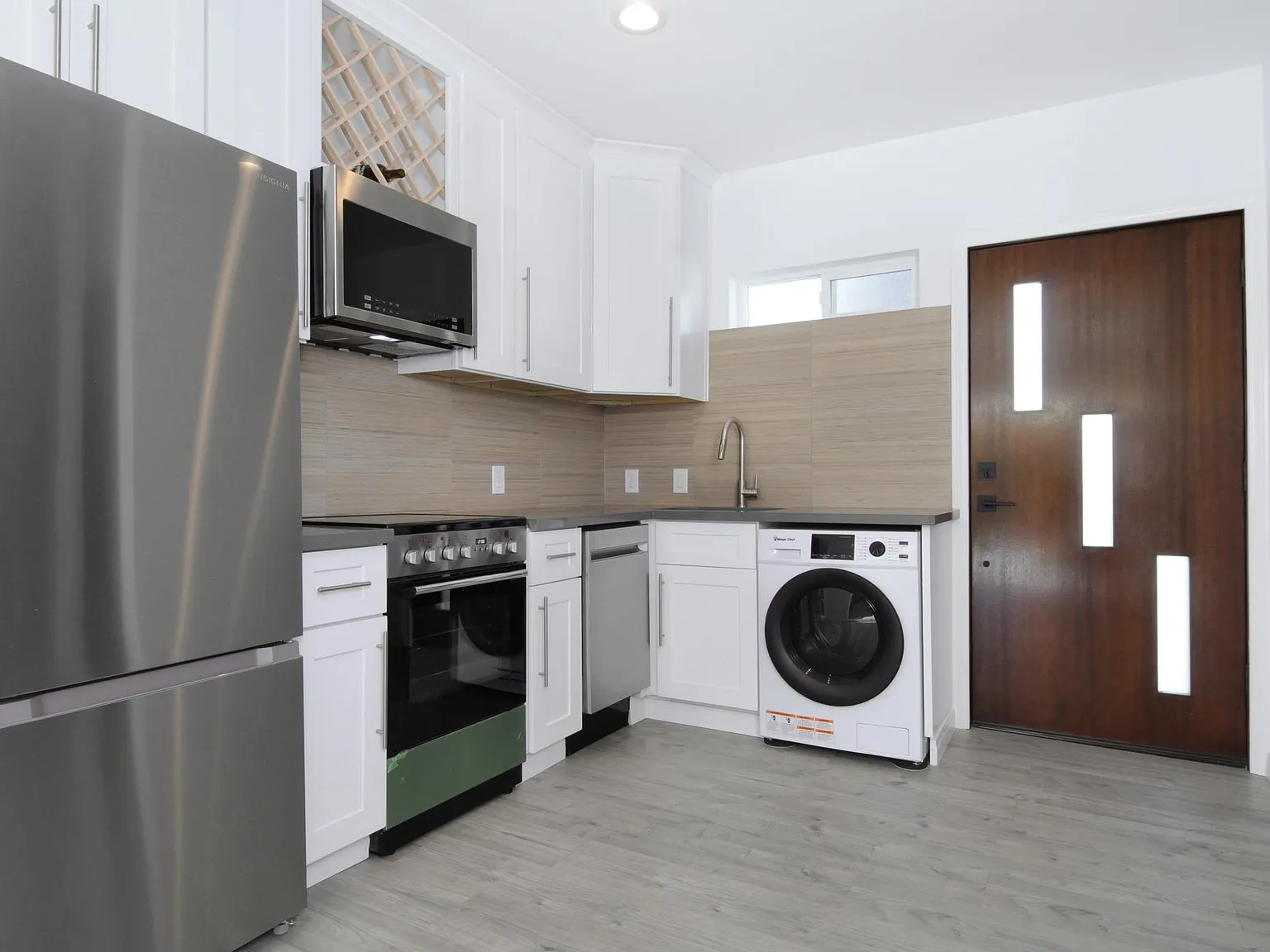 1 bed, 400 sqft, $2,300 — Photo 3