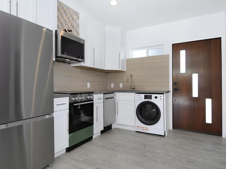 932 Tufts Ave — Photo 3